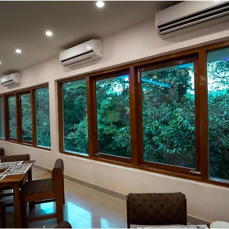 Hotel Aranya Nivas à Thekkady Extérieur photo