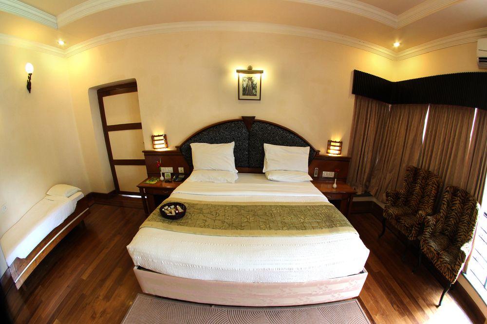 Hotel Aranya Nivas à Thekkady Extérieur photo
