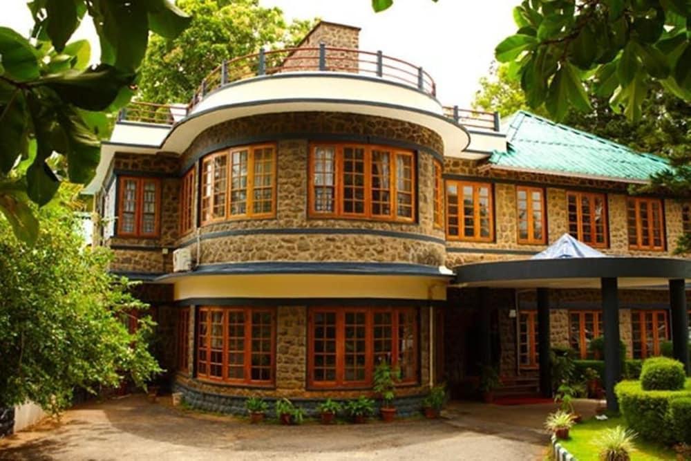 Hotel Aranya Nivas à Thekkady Extérieur photo