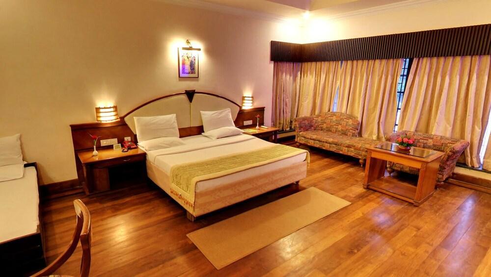 Hotel Aranya Nivas à Thekkady Extérieur photo